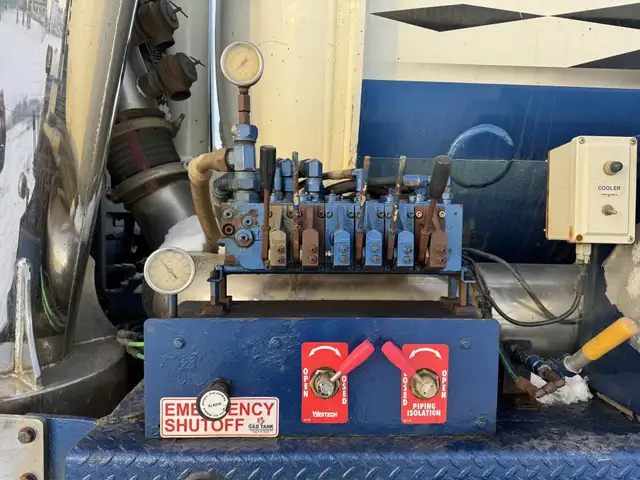 2012 KENWORTH T800 in Heavy Trucks in Saskatoon - Image 39