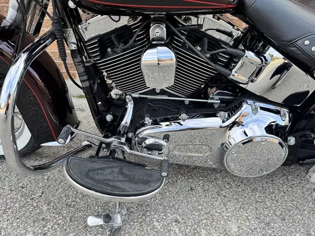 2011 Harley-Davidson Heritage Softail Classic **CANADIAN BIKE**  in Street, Cruisers & Choppers in Markham / York Region - Image 26