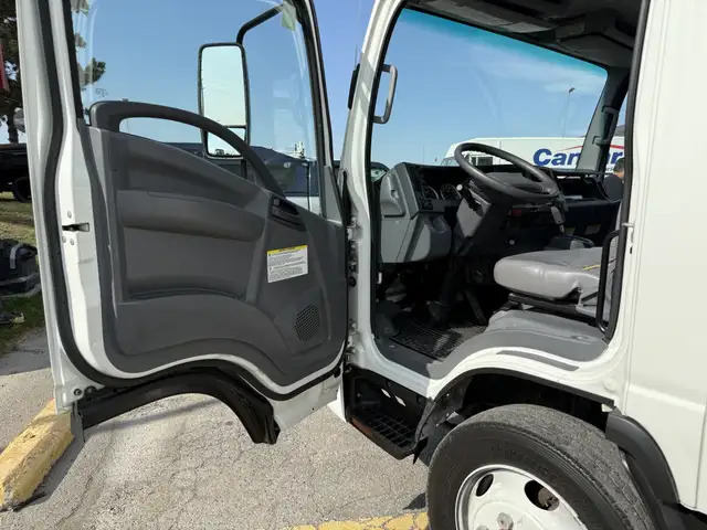 2022 Isuzu NRR CREW CAB | 16' BOX | LIFTGATE | DIESEL | 19500 GV in Cars & Trucks in Mississauga / Peel Region - Image 18