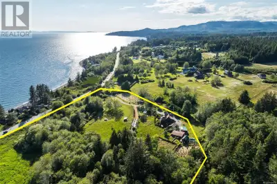OCEAN AND MOUNTAIN VIEWS & MULTI-GENERATIONAL LIVING WITH REVENUE POTENTIAL! The possibilities are e...