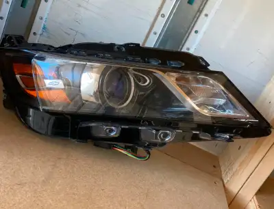 New front Headlights (2) for 2017 Volvo SV90 Brand new in the box. 3144698(LHS) & 313 86163 (RHS) Ac...