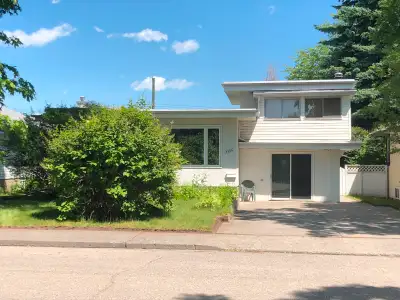 Close to U of C  furnished basement room for rent in Banff trail