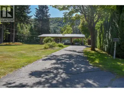 First time on the market this 1 owner home offers a wonderful opportunity to get established in toda...