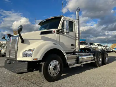 Jean-Philippe 514-770-6940 Tracteur de jour // Daycab Kenworth T880 2023 Essieux 14,600 lbs Essieux...
