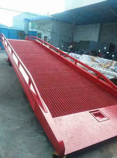 NEW MOBILE LOADING DOCK WITH HYDRAULIC LIFT 22,500 LBS (10,000 KG) CAPACITY 33.79 FEET RAMP STEEL GR...