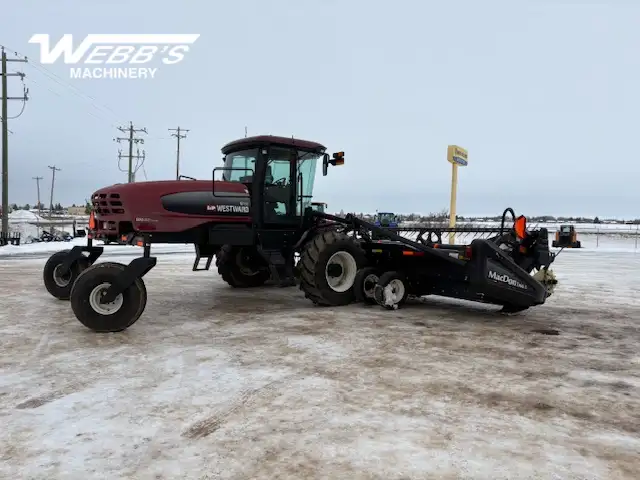 2010 Macdon M150 WINDROWER - SWATHER in Farming Equipment in Saskatoon - Image 5