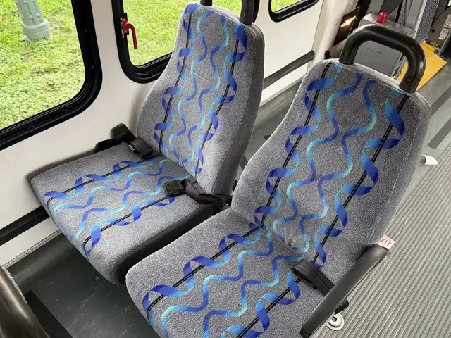 2009 Ford Econoline E-450 Super Duty 13 Passenger Diesel Bus wit ...