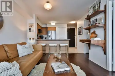 Client Remarks Discover the luxury and ease of condo living at THE ROWE in the heart of the Port of...