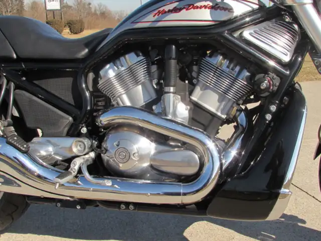 2006 Harley-Davidson VRSC R Street Rod in Street, Cruisers & Choppers in Leamington - Image 12