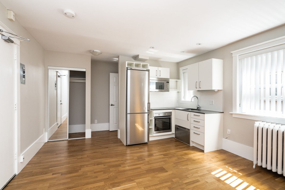 renovated bachelor, Church and Wellesley - ID 69 2