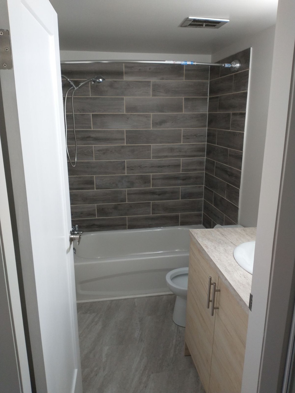 10966 124 ST-Affordable Luxury 124 St-1&2 BDR- 1/2 MONTH FREE!! 4