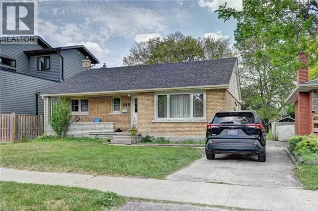 245 EIGHTH Avenue Kitchener, Ontario in Houses for Sale in Kitchener / Waterloo - Image 4