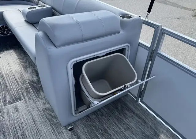 2024 RANGER 223 C Tritoon Pontoon Boat in Powerboats & Motorboats in Vernon - Image 13