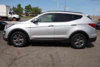 Experience comfort, capability, and reliability with this 2016 Hyundai Santa Fe AWD Luxury. With its... (image 3)