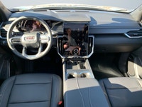 The GMC Acadia provides comfort, style and safety combined with flexible space and cargo capacity. K... (image 9)