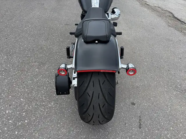 2023 Harley-Davidson Breakout ~ AIR RIDE ~ 260 REAR ~ 23\" FRONT in Street, Cruisers & Choppers in City of Toronto - Image 15