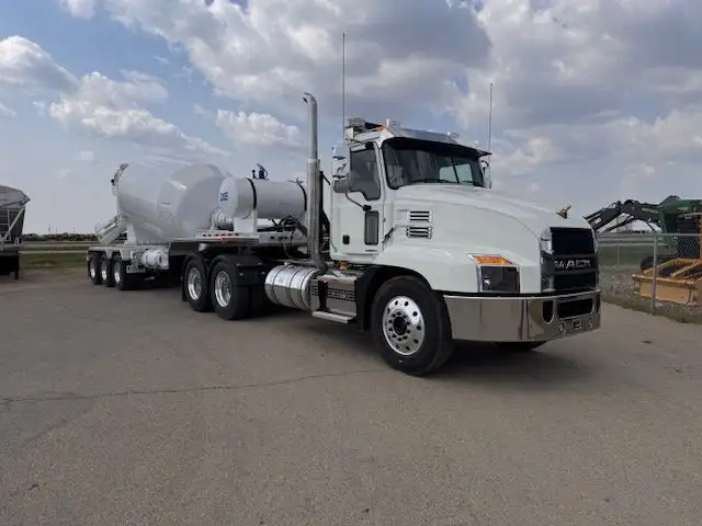 2025 Mack Anthem 64T D/C mDRIVE S40R - mixer in Heavy Trucks in Regina - Image 2