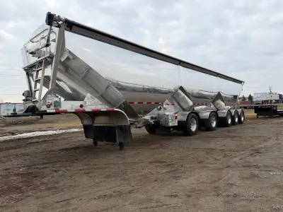 New Diamondback (Built by Raglan Industries) 5 Axle 3+1+1 Grain hopper ALL Aluminum, 2,500 Cu Ft vol...