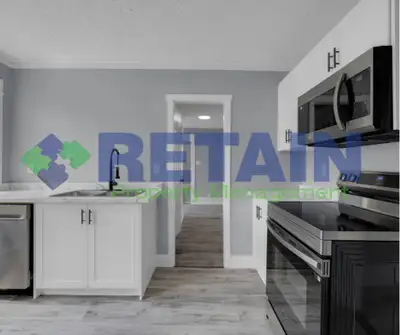 Fully Renovated 3-Bedroom Apartment with Storage – A Must-See!