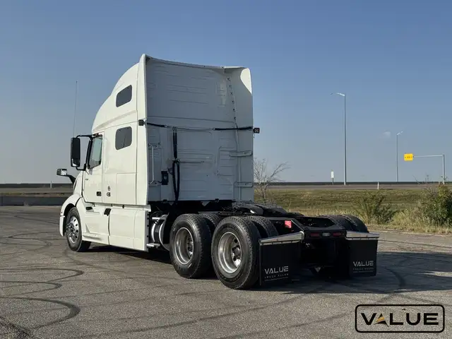 2022 Volvo VNL760 D13 | 455HP | 2.79 RATIO | I-SHIFT in Heavy Trucks in Calgary - Image 9