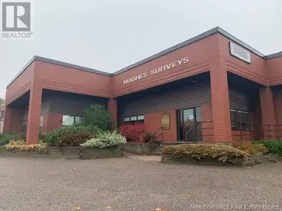 Prime Location just minutes away from the city center ! This commercial space boasts over 5000 ft2 w...