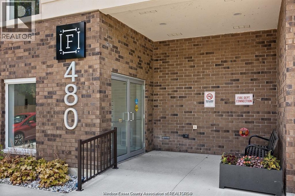 480 FAIRVIEW BOULEVARD Unit# 101 Windsor, Ontario 4