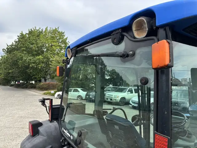 2009 New Holland T4020 Utility Tractor in Heavy Trucks in Delta/Surrey/Langley - Image 13