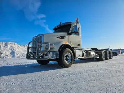 2023 Peterbilt 567 Tri-Drive Grain Truck Mileage: 835,310 km | Hours: 13,633 hrs Engine: 565 HP Cumm...