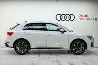 Local Trade!!! Get noticed in this gorgeous Glacier White Metallic SUV! Treat yourself to the featur... (image 3)