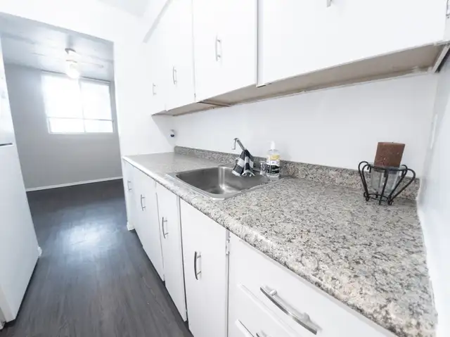ALL INCLUSIVE - 2BR Pinegrove Apts in Waterloo in Long Term Rentals in Kitchener / Waterloo - Image 5