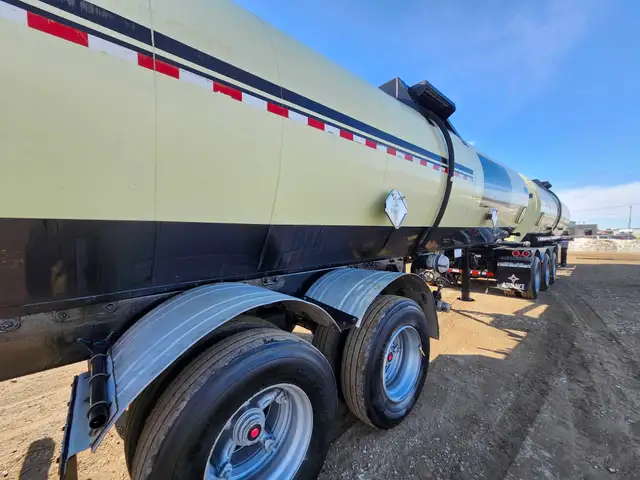 2004 Advance 51,400 L Super B-Train Insulated 406 Tank Trailer in Heavy Equipment in Delta/Surrey/Langley - Image 37