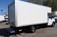 2025 GMC Savana 10 KM / CAMION NEUF / 2025 GMC SAVANA 3500 CUBE 14 PIEDS + DECK AVANT / ROUE SIMPLE... (image 5)