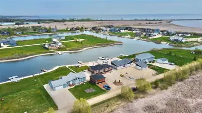 R26//Gimli Rm/Welcome to waterfront living at its finest! This stunning custom 1,426 sq ft bungalow...