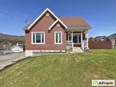 Un cadre naturel exceptionnel avec vue sur la montagne. Magnifique propriété construite en 2007 offr...