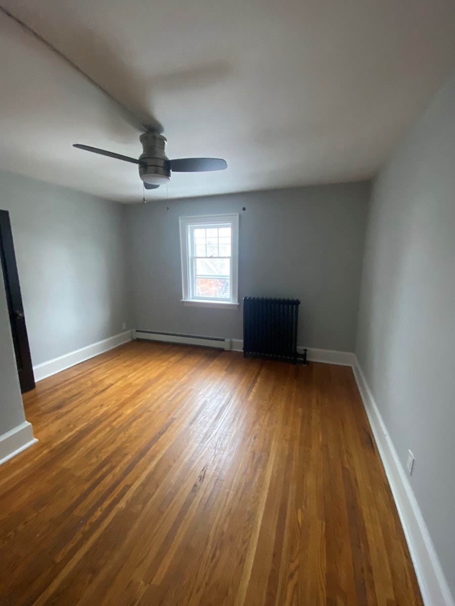 Bright & Renovated Townhouse Apartments in UPTOWN Waterloo! (Uni 2