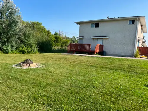 This great 3 bedroom apartment is located in the Town of Dugald next the Post Office. Appliances wer...