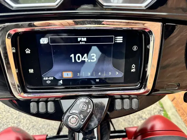 2019 Harley-Davidson Street Glide Special **CUSTOM PAINT** **CAN in Sport Touring in Markham / York Region - Image 40