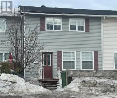 This 3 bedroom 2 bathroom townhouse offers the perfect family layout with 3 levels or can be the ide...