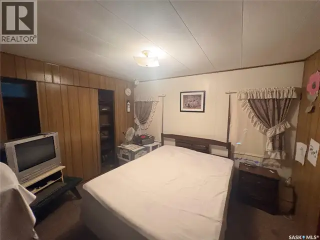 8 Hunter BAY Fishing Lake, Saskatchewan in Houses for Sale in Saskatoon - Image 16