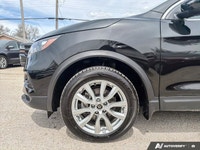 | Blind Spot Warning | Power Moonroof | Heated Front Seats | Heated Steering Wheel | Rear Parking Se... (image 8)