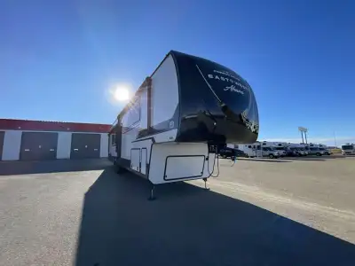EAST TO WEST Ahara fifth wheel 395FB highlights: Bath and a half King Bed MORryde Steps 24in.in. Res...