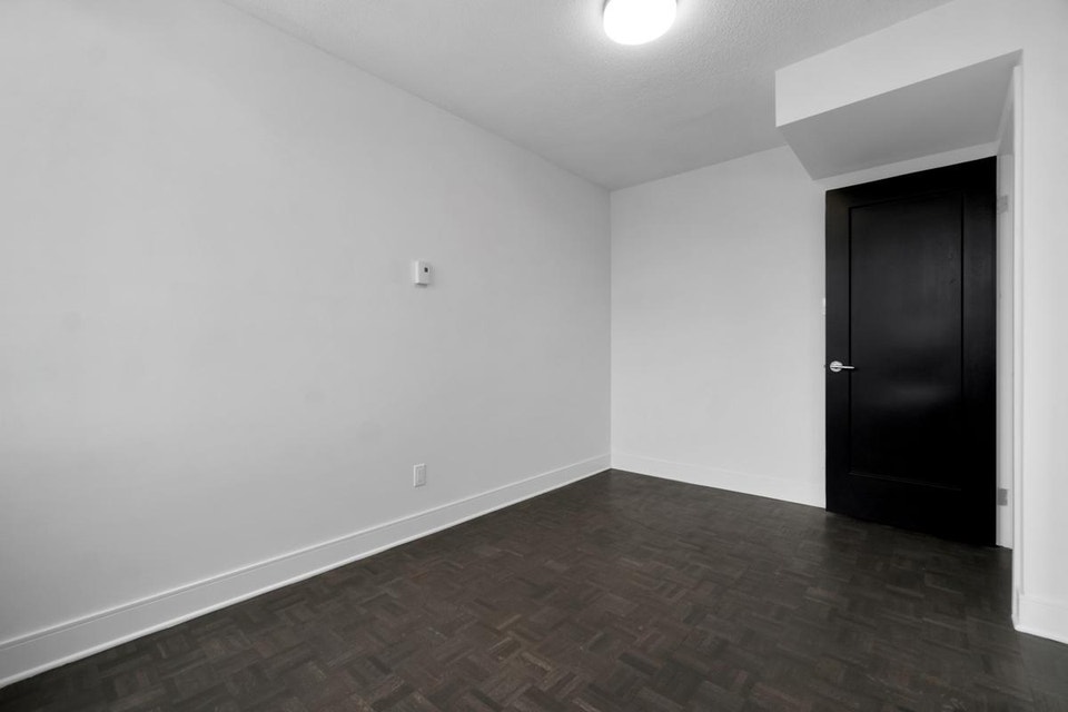 Studio Apartment for Rent - 1100 Harwood condos 3
