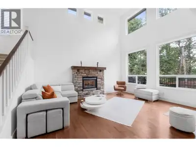 Privacy & greenbelt living in Maple Ridge! Main and upper levels available in this freshly painted 2...