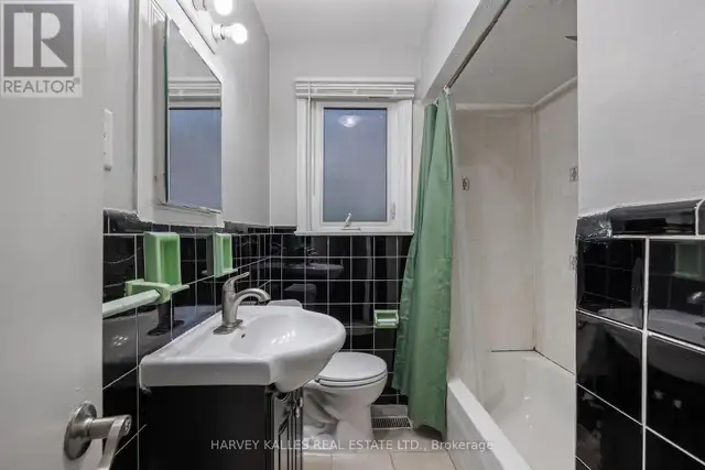 MAIN - 128 BOGERT AVENUE Toronto (Lansing-Westgate), Ontario in Long Term Rentals in City of Toronto - Image 11