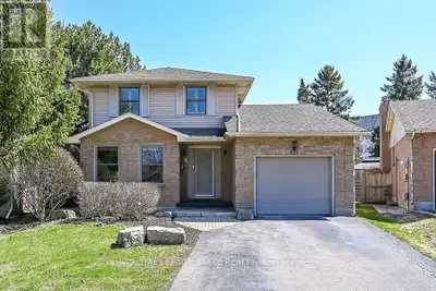 Welcome Home! Discover this beautiful bright & spacious 3+2 bedroom & 2.5 bath home in Ancaster's po...
