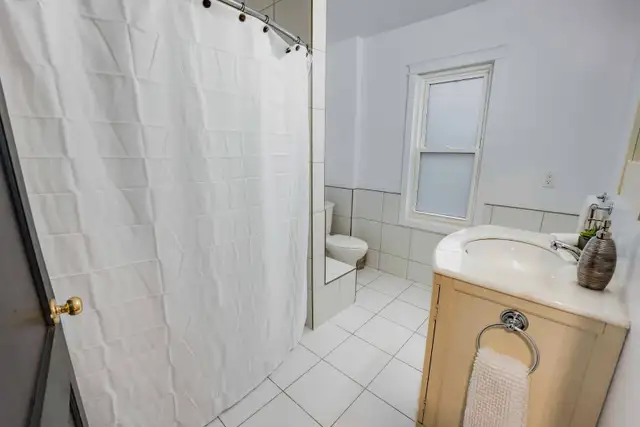 Fully Furnished Shared House in Niagara Falls in Room Rentals & Roommates in St. Catharines - Image 5