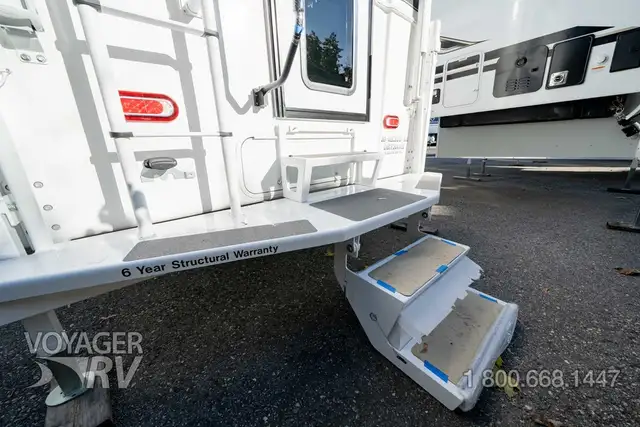 2027 Northern Lite 10.2EX Dry Bath Limited Edition in Travel Trailers & Campers in Kelowna - Image 37