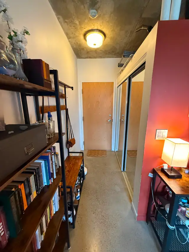 High-Ceiling Loft with Natural Light in Queen West in Long Term Rentals in City of Toronto - Image 23