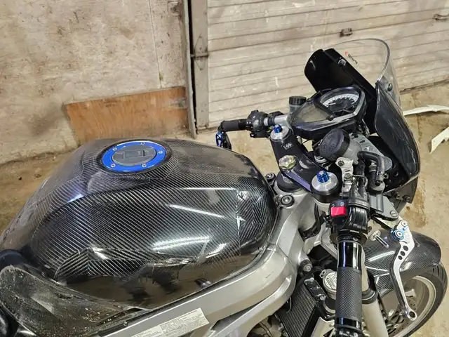 2003 Suzuki sv1000 Motorcycle Project or Parts Bike in Motorcycle Parts & Accessories in Winnipeg - Image 11