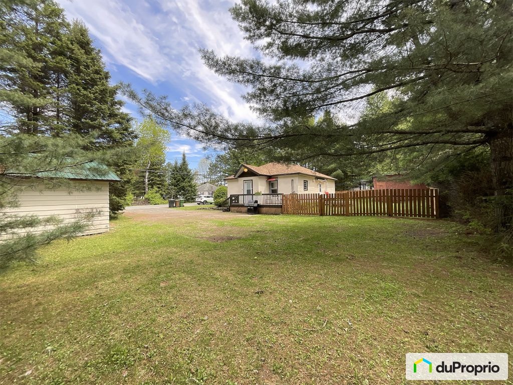 $375,000 - Bungalow for sale in Mont-Tremblant (St-Jovite) — photo 1